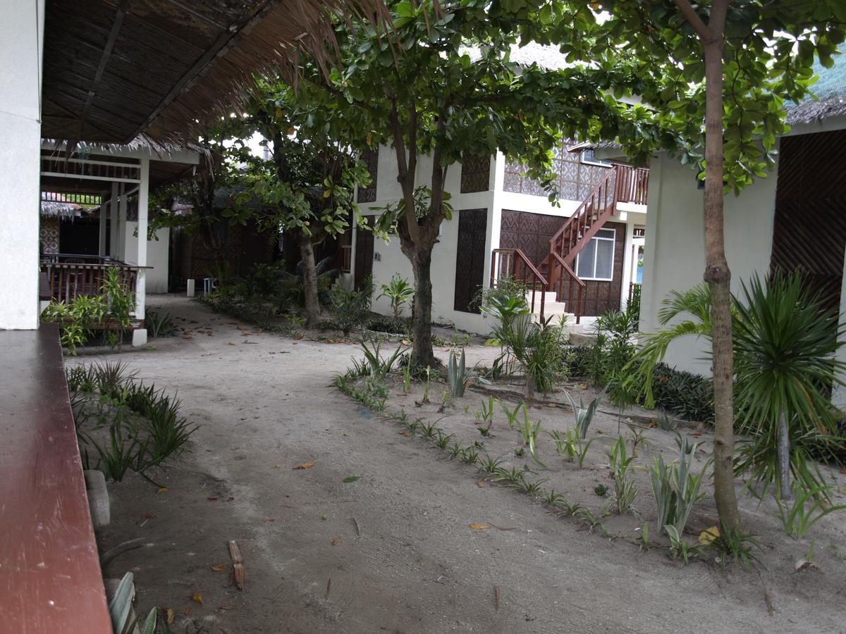 The Shark'S Tail Dive Center Otel Daanbantayan Dış mekan fotoğraf