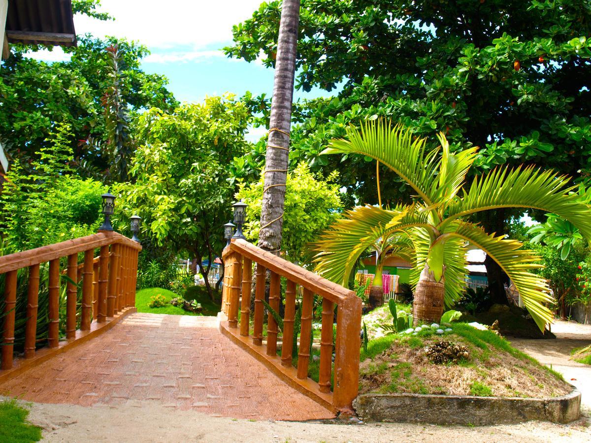 The Shark'S Tail Dive Center Otel Daanbantayan Dış mekan fotoğraf