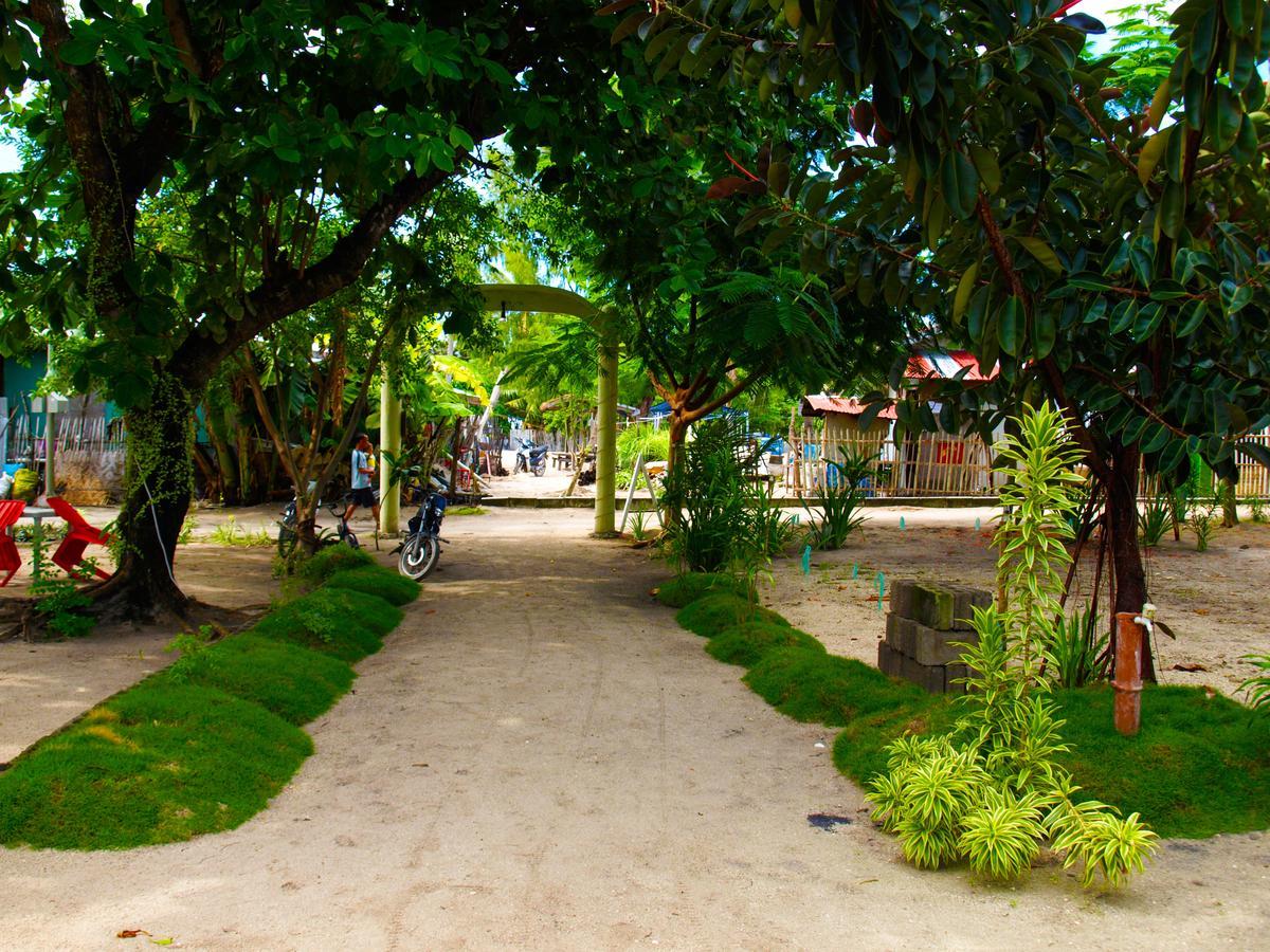 The Shark'S Tail Dive Center Otel Daanbantayan Dış mekan fotoğraf