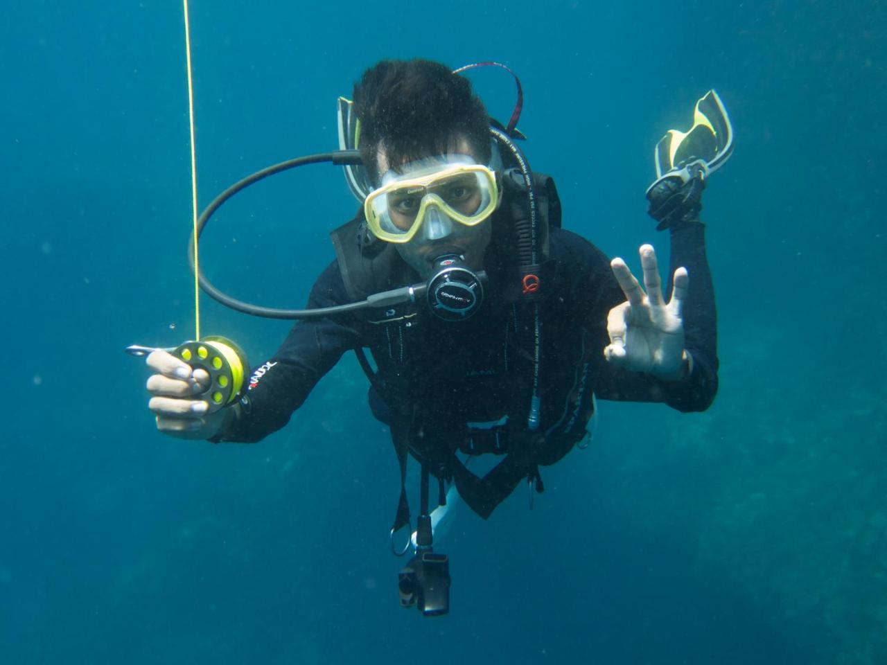 The Shark'S Tail Dive Center Otel Daanbantayan Dış mekan fotoğraf